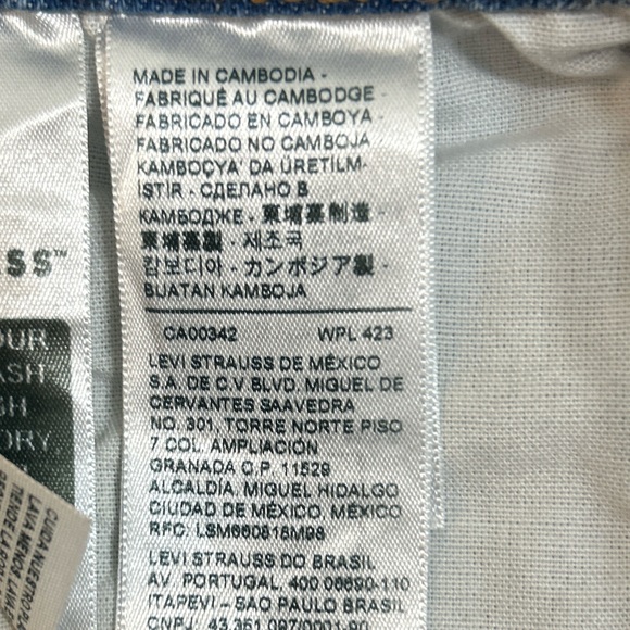 Levi’s 501 Distressed High-Rise Denim Shorts - Blue - Picture 7 of 9